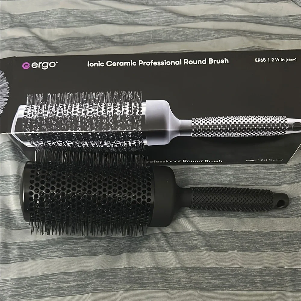 Ergo er65 Ionic Ceramic Professional Round Brush new in box
